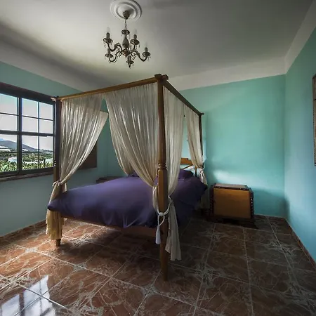 La Cruz Apartment *